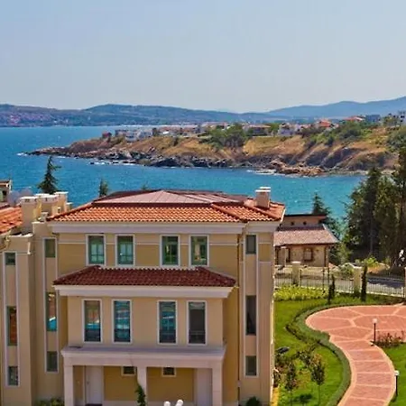 דירה и студия в комплекс Flores Garden