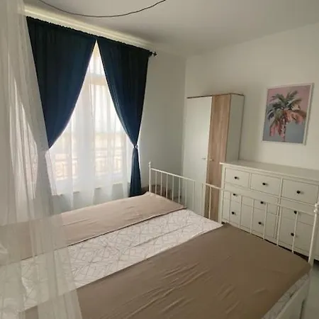 и студия в комплекс Flores Garden צ'רנומורץ