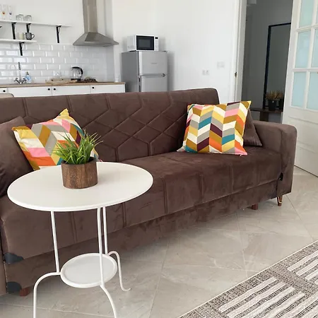 и студия в комплекс Flores Garden דירה *