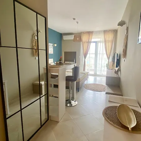 и студия в комплекс Flores Garden