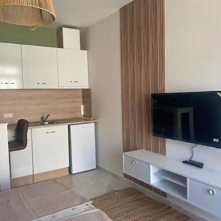 и студия в комплекс Flores Garden צ'רנומורץ