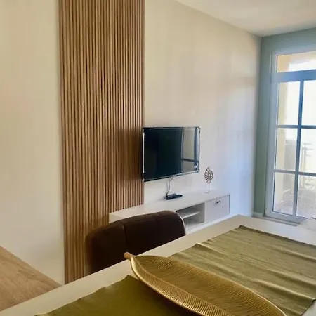 и студия в комплекс Flores Garden דירה צ'רנומורץ