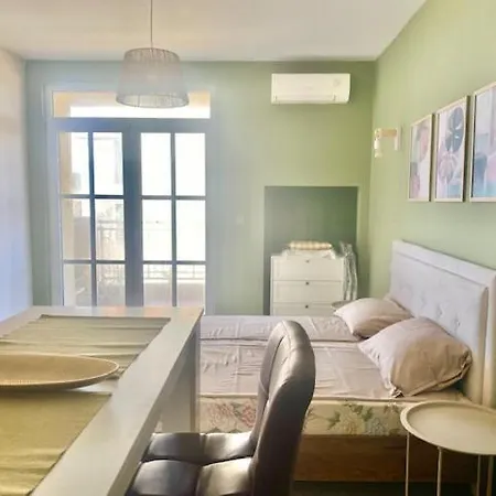 и студия в комплекс Flores Garden דירה