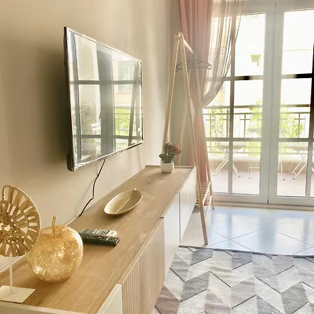 Apartamento и студия в комплекс Flores Garden