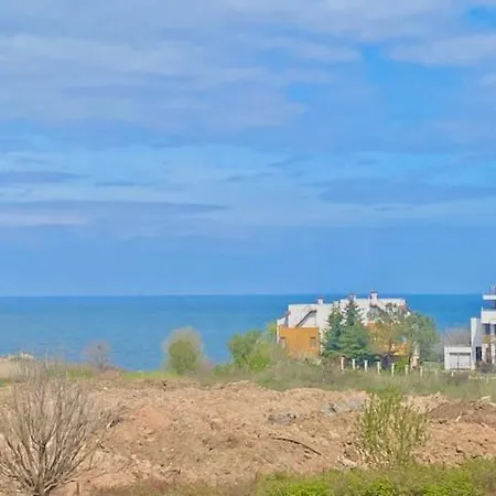 и студия в комплекс Flores Garden * צ'רנומורץ