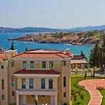 Lägenhet и студия в комплекс Flores Garden