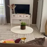 и студия в комплекс Flores Garden Lägenhet *