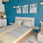 и студия в комплекс Flores Garden Lägenhet *