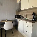 Lägenhet и студия в комплекс Flores Garden Tjernomorets