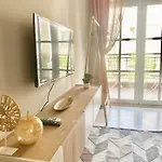 Lägenhet и студия в комплекс Flores Garden
