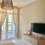 и студия в комплекс Flores Garden Lägenhet