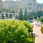 и студия в комплекс Flores Garden Lägenhet