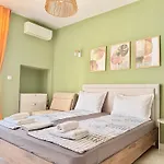 и студия в комплекс Flores Garden * Tjernomorets