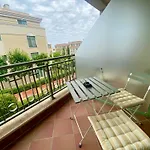 и студия в комплекс Flores Garden Lägenhet *