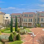 и студия в комплекс Flores Garden