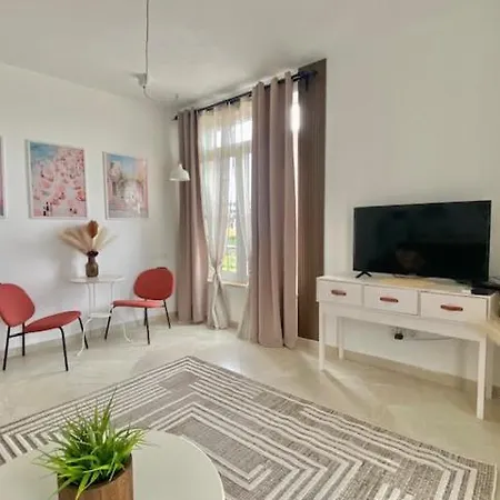 и студия в комплекс Flores Garden * Tchernomorets