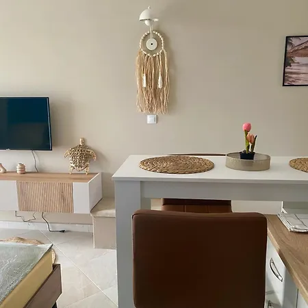 и студия в комплекс Flores Garden Appartement Tchernomorets