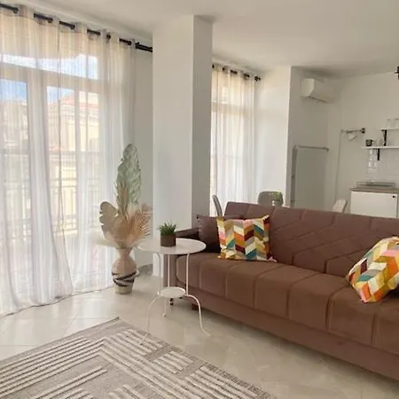 Appartement и студия в комплекс Flores Garden Tchernomorets