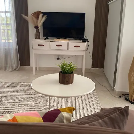 и студия в комплекс Flores Garden Apartment *
