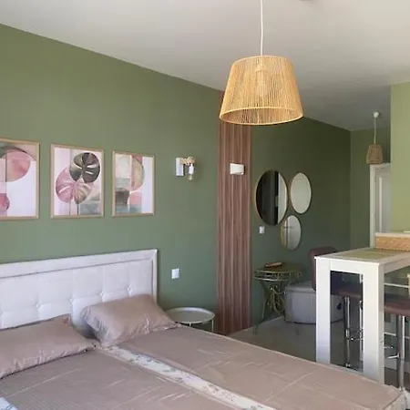 Appartement и студия в комплекс Flores Garden Tchernomorets