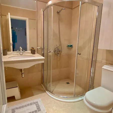 и студия в комплекс Flores Garden Appartement Tchernomorets