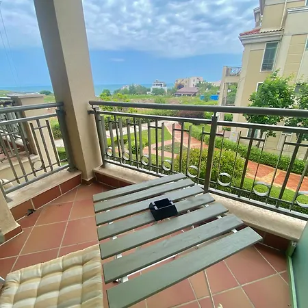 и студия в комплекс Flores Garden Tchernomorets