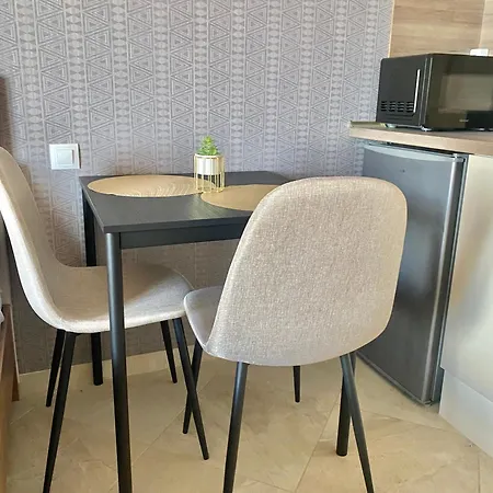 и студия в комплекс Flores Garden * Tchernomorets