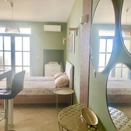 Appartement и студия в комплекс Flores Garden Tchernomorets