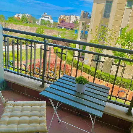Апартаменты и студия в комплекс Flores Garden Черноморец