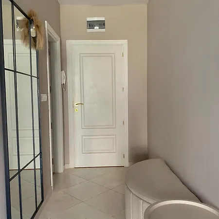 и студия в комплекс Flores Garden Appartement