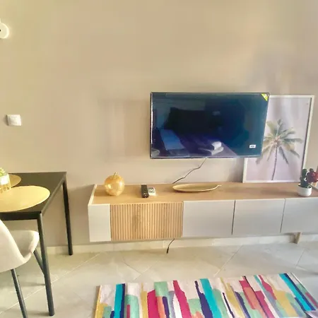 и студия в комплекс Flores Garden Apartment *