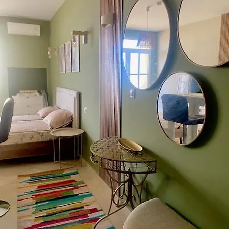 Appartement и студия в комплекс Flores Garden *