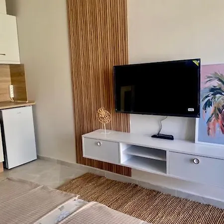 и студия в комплекс Flores Garden Apartment