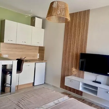 Appartement и студия в комплекс Flores Garden