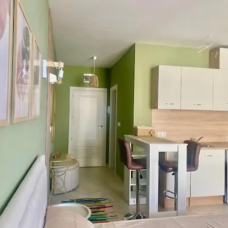 公寓 и студия в комплекс Flores Garden