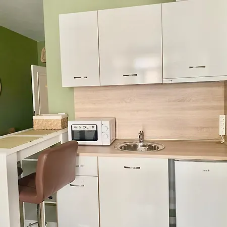 и студия в комплекс Flores Garden Appartement *