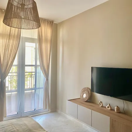 и студия в комплекс Flores Garden Apartment