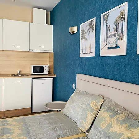 и студия в комплекс Flores Garden Appartement *