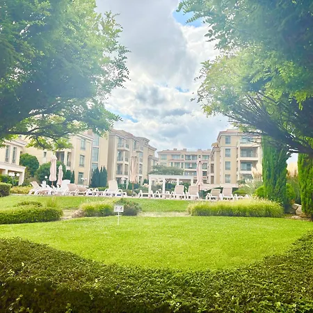 и студия в комплекс Flores Garden Lägenhet