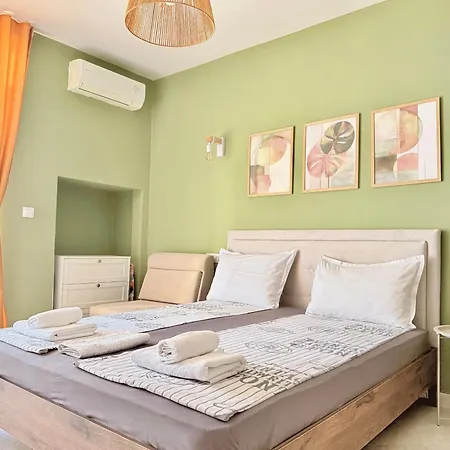 и студия в комплекс Flores Garden * Tschernomorez