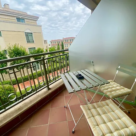 и студия в комплекс Flores Garden Apartment *